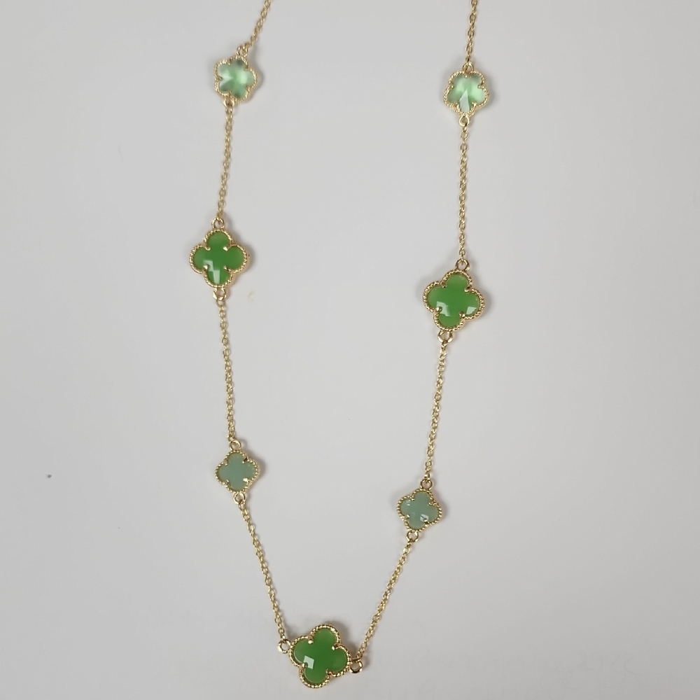 Elegant Green Clover Necklace
